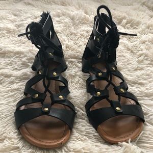 Women’s soda sandals.